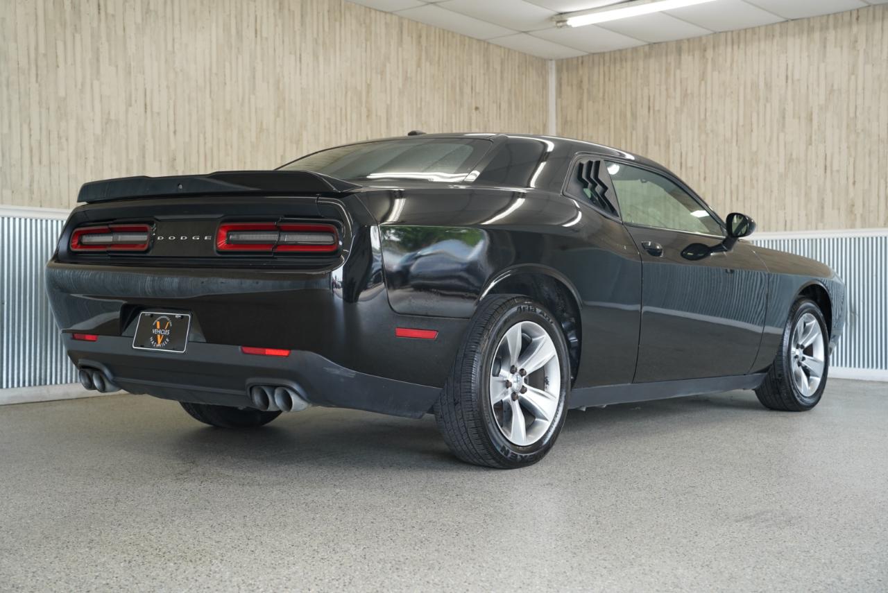 Dodge Challenger SXT RWD 2019