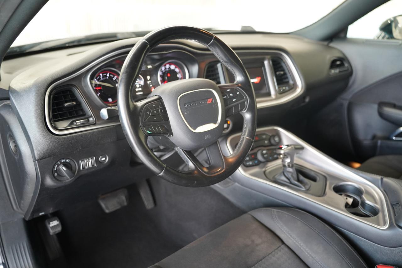 Dodge Challenger SXT RWD 2019