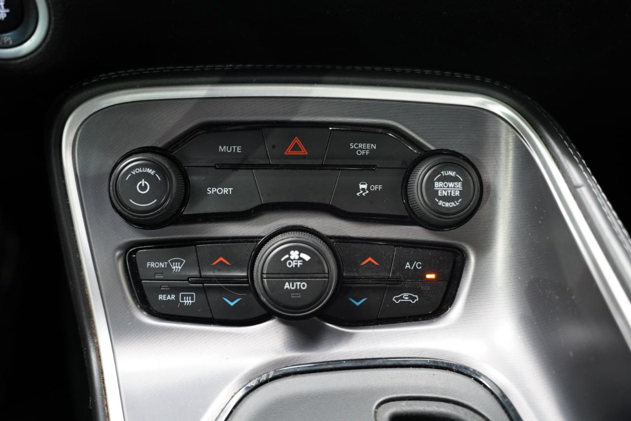 Dodge Challenger SXT RWD 2019
