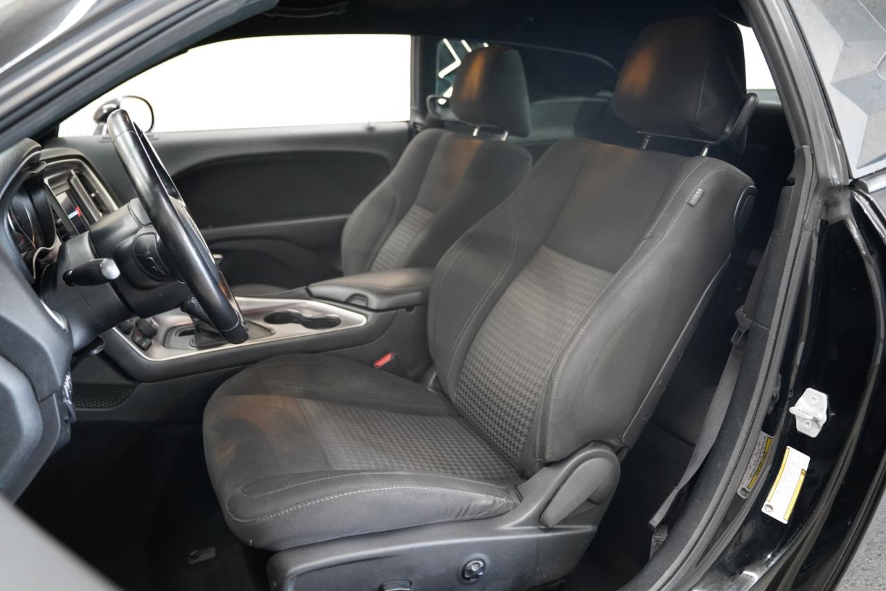 Dodge Challenger SXT RWD 2019