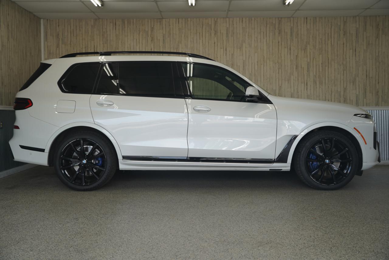 BMW X7  2023