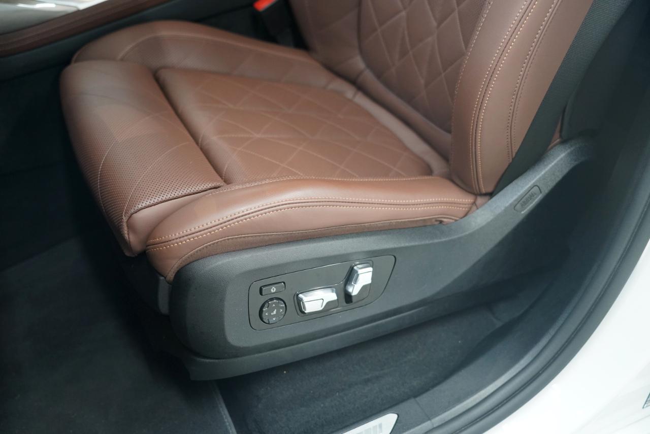BMW X7  2023