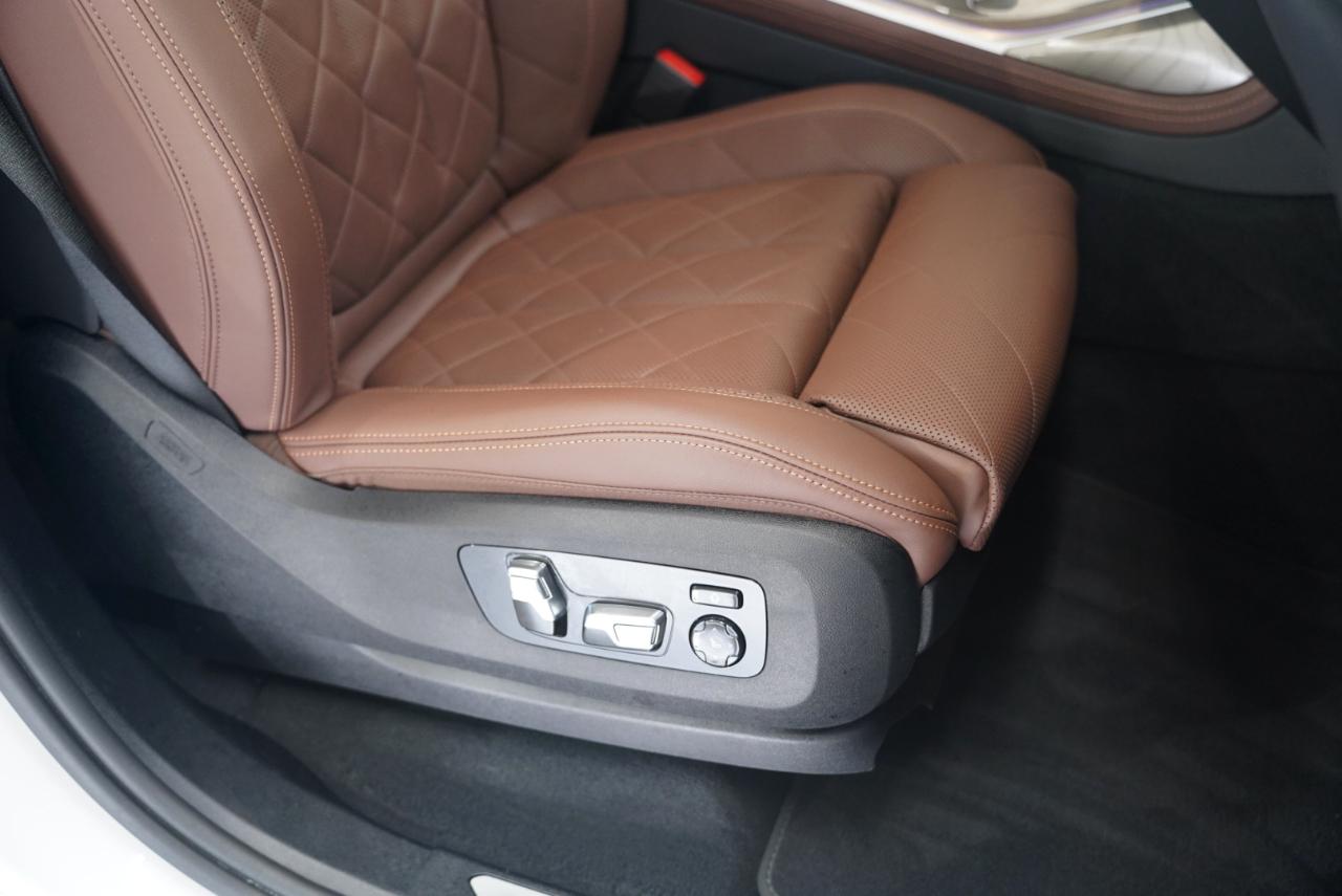 BMW X7  2023