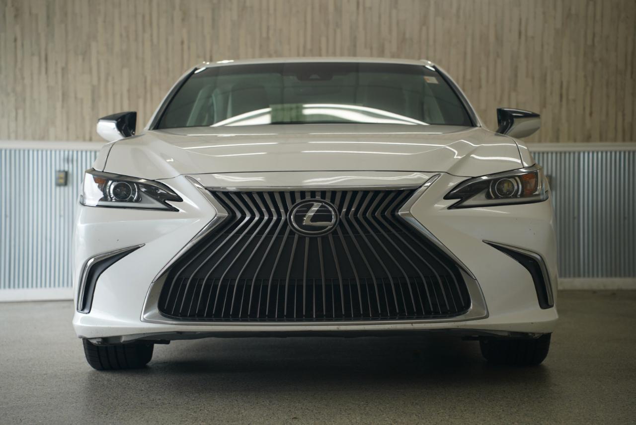 Lexus ES  2020