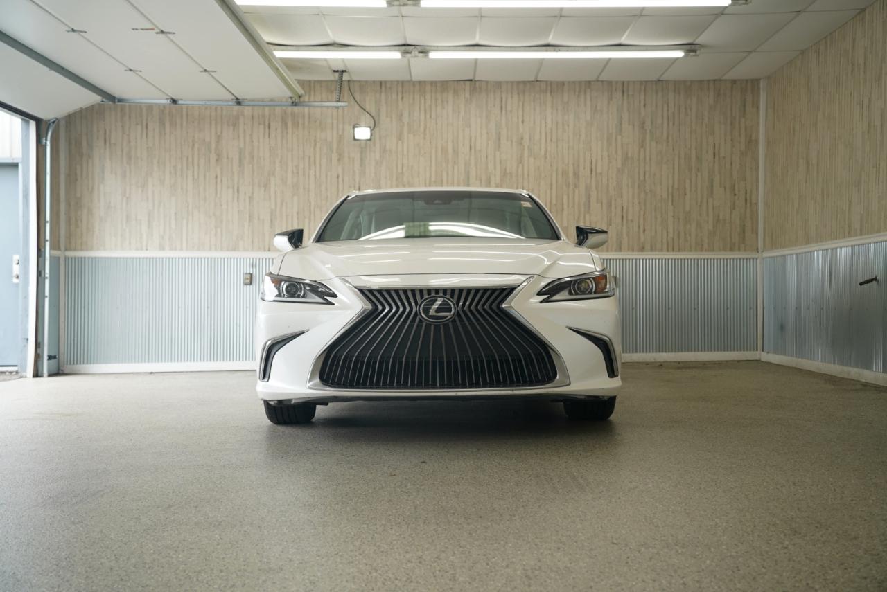 Lexus ES  2020