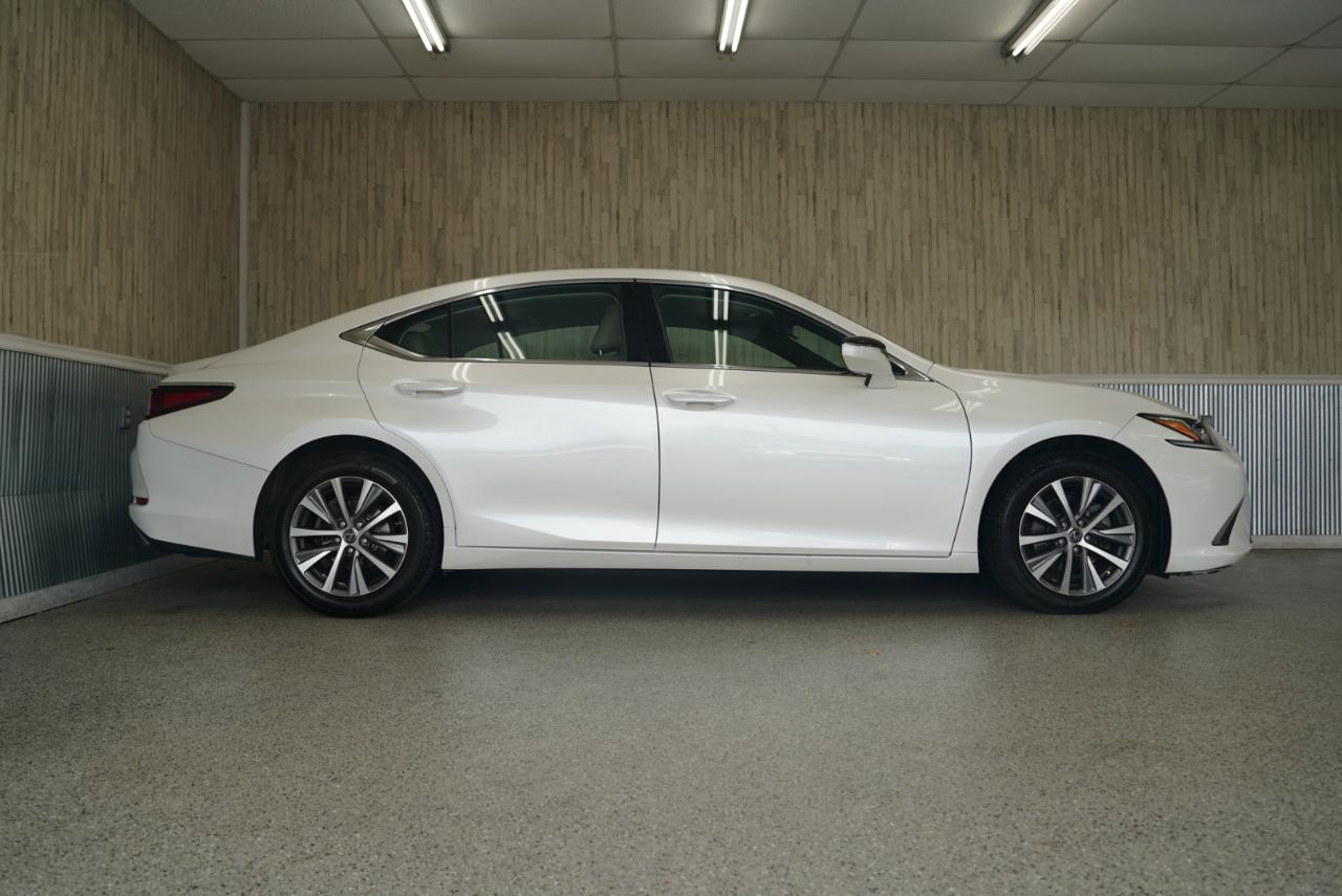 Lexus ES  2020