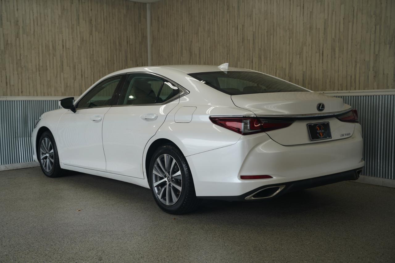 Lexus ES  2020