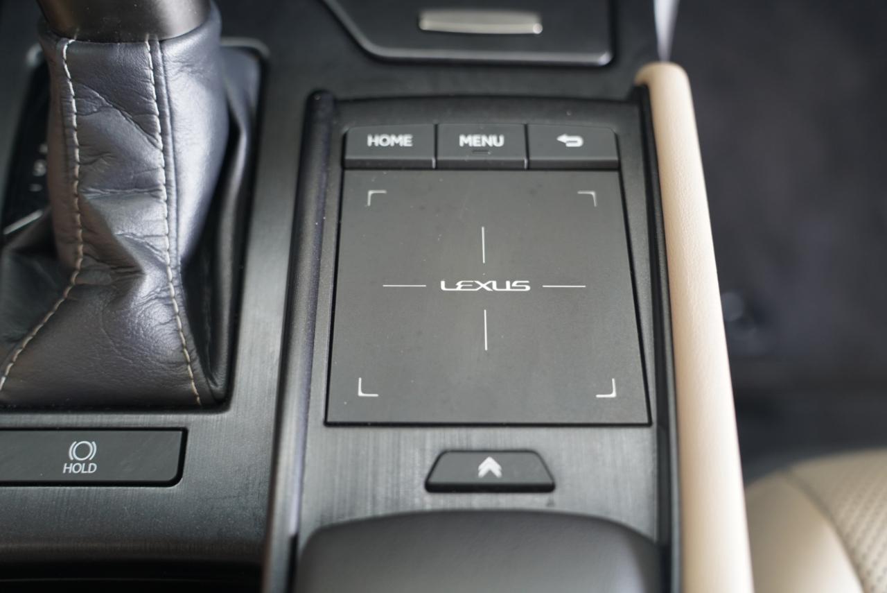Lexus ES  2020