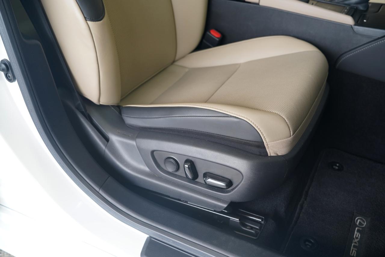 Lexus ES  2020