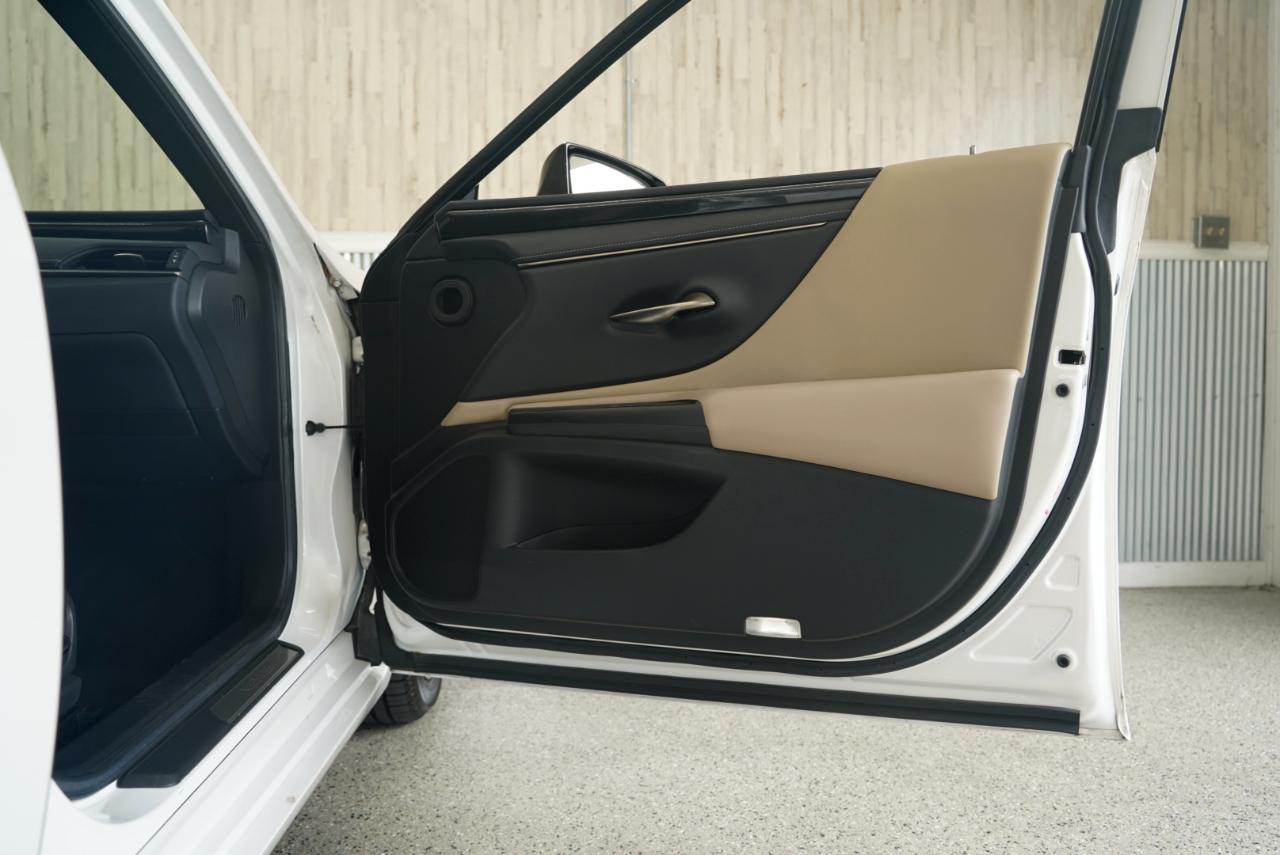 Lexus ES  2020