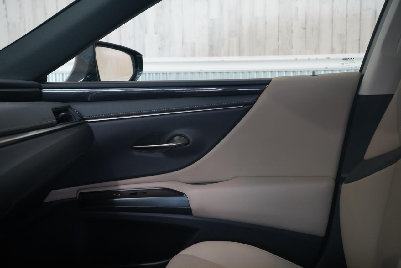 Lexus ES  2020