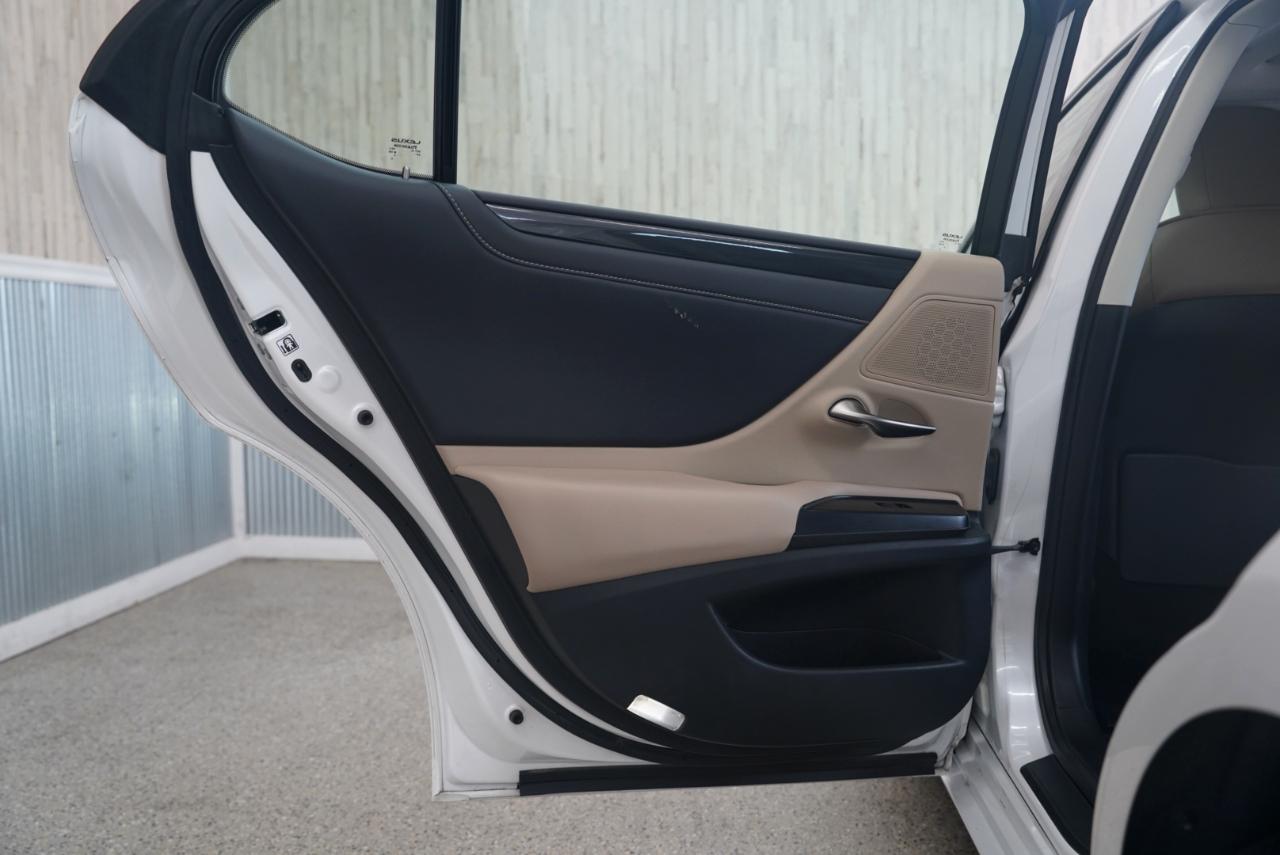Lexus ES  2020