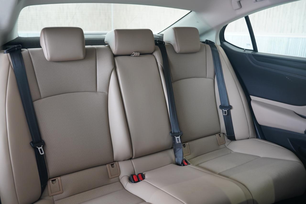 Lexus ES  2020
