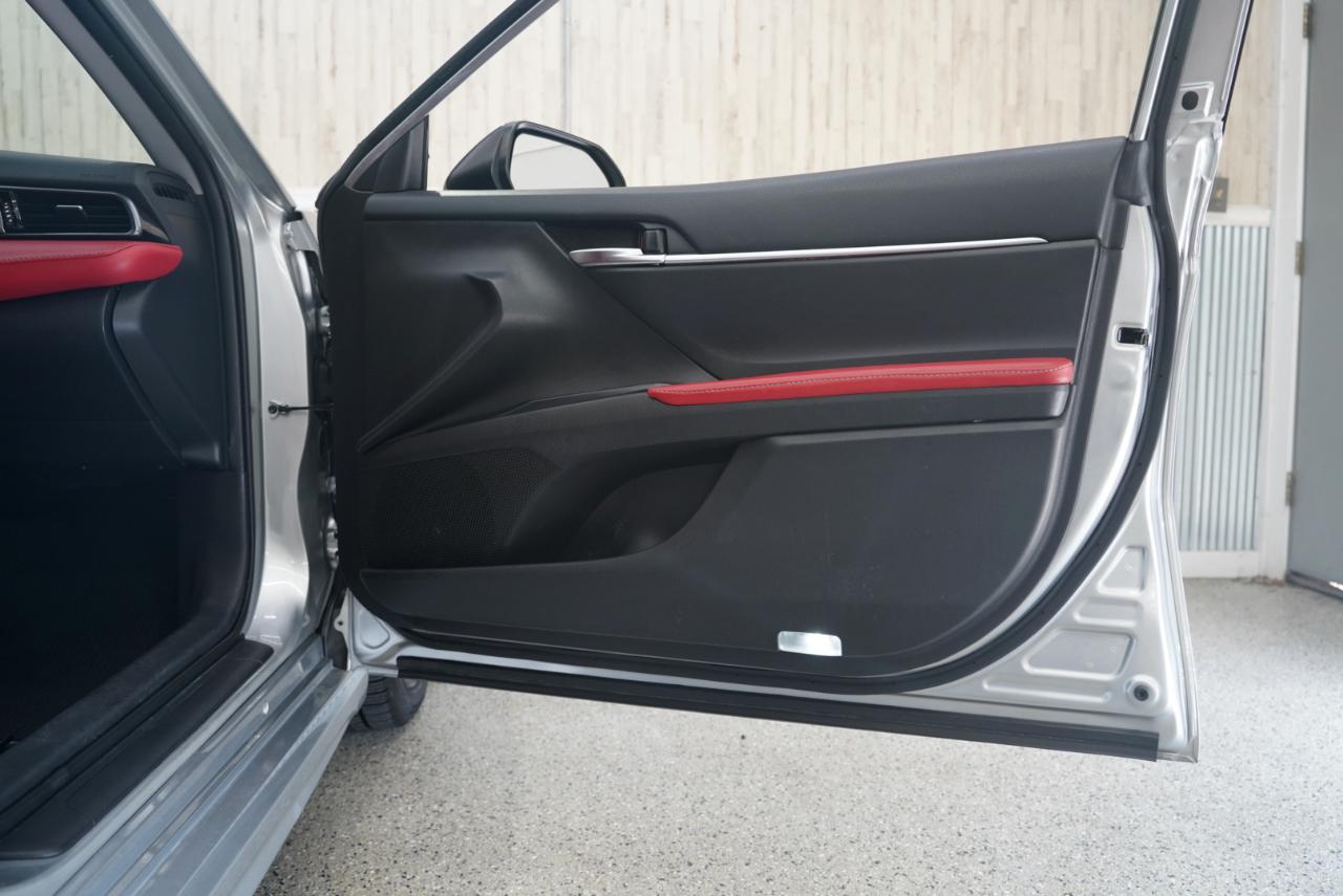 Toyota Camry SE 2019