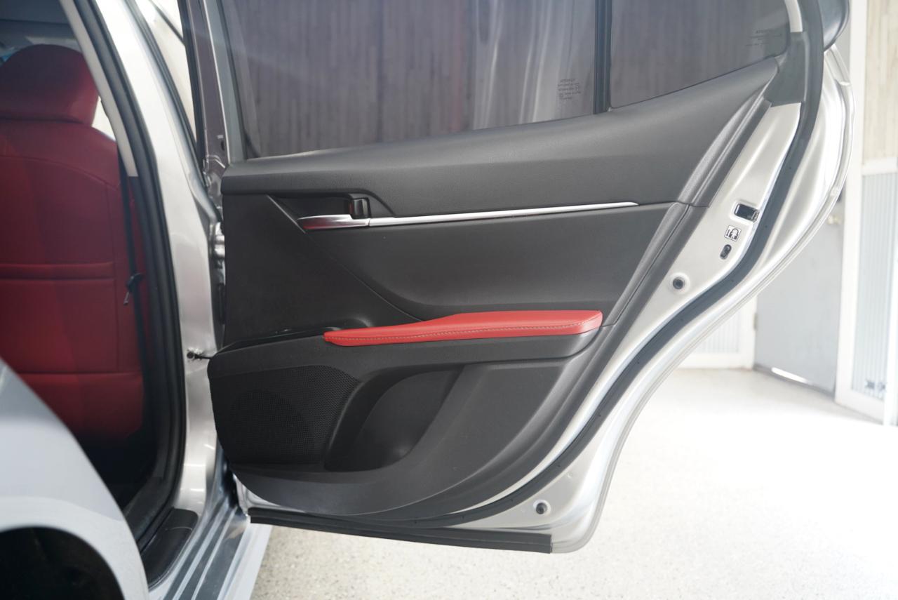 Toyota Camry SE 2019