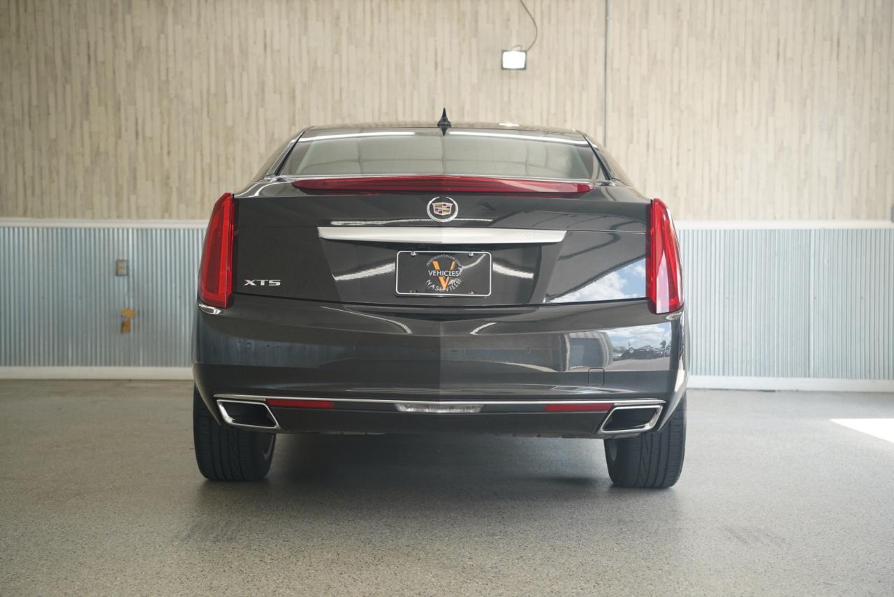Cadillac XTS 4dr Sdn Luxury FWD 2013