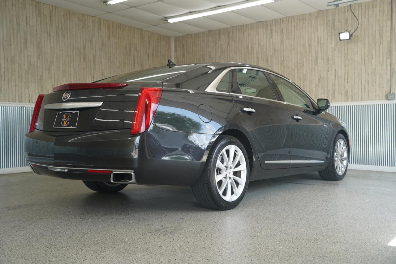 Cadillac XTS 4dr Sdn Luxury FWD 2013