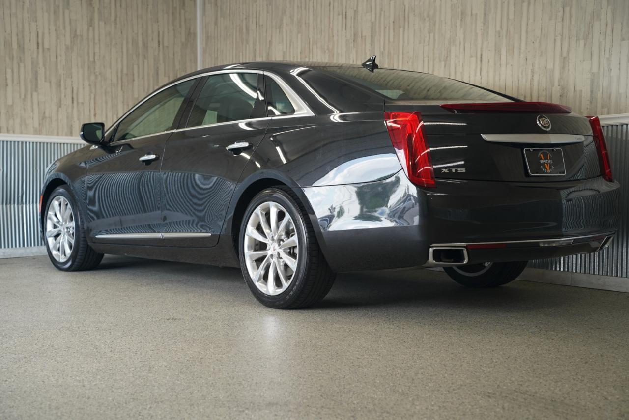 Cadillac XTS 4dr Sdn Luxury FWD 2013