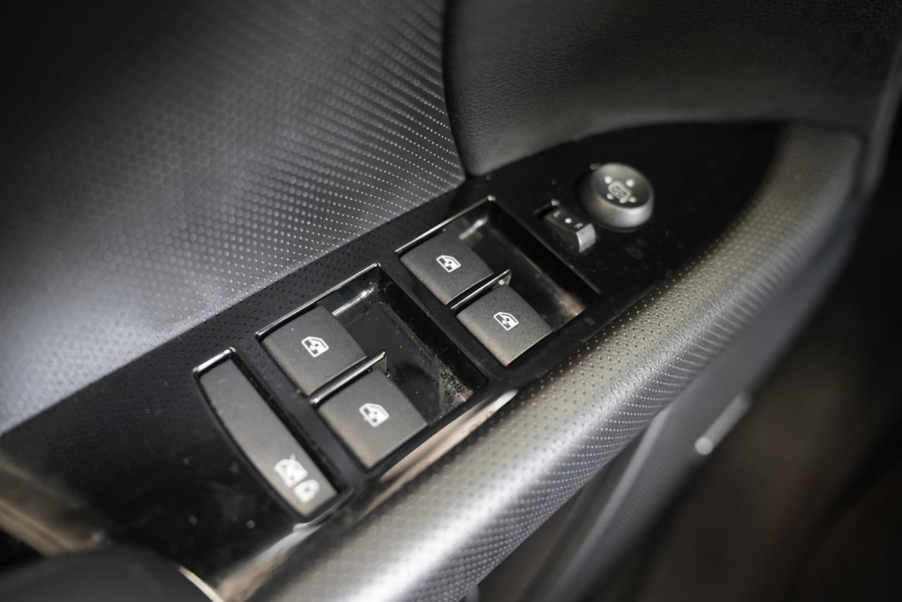 Cadillac XTS 4dr Sdn Luxury FWD 2013