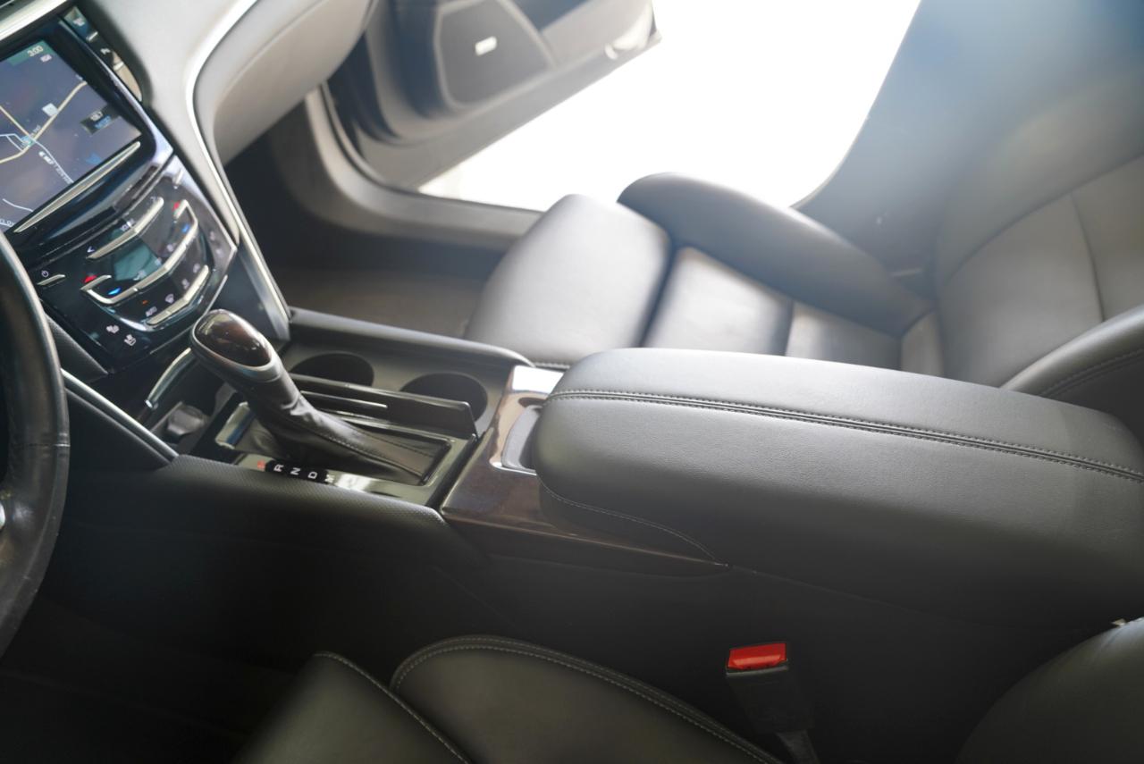 Cadillac XTS 4dr Sdn Luxury FWD 2013