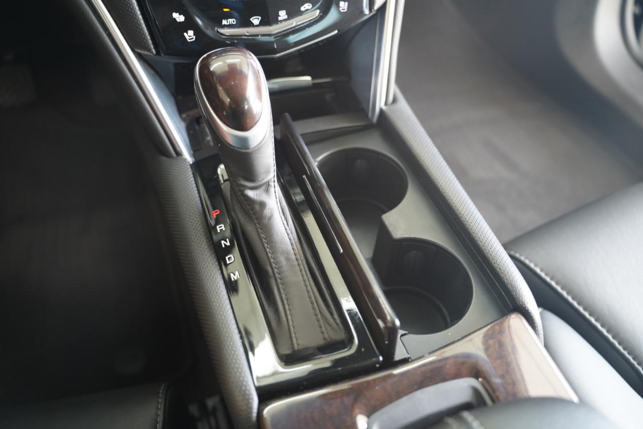 Cadillac XTS 4dr Sdn Luxury FWD 2013