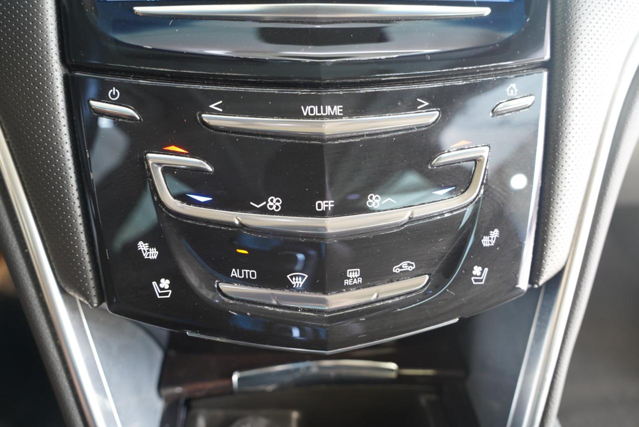 Cadillac XTS 4dr Sdn Luxury FWD 2013