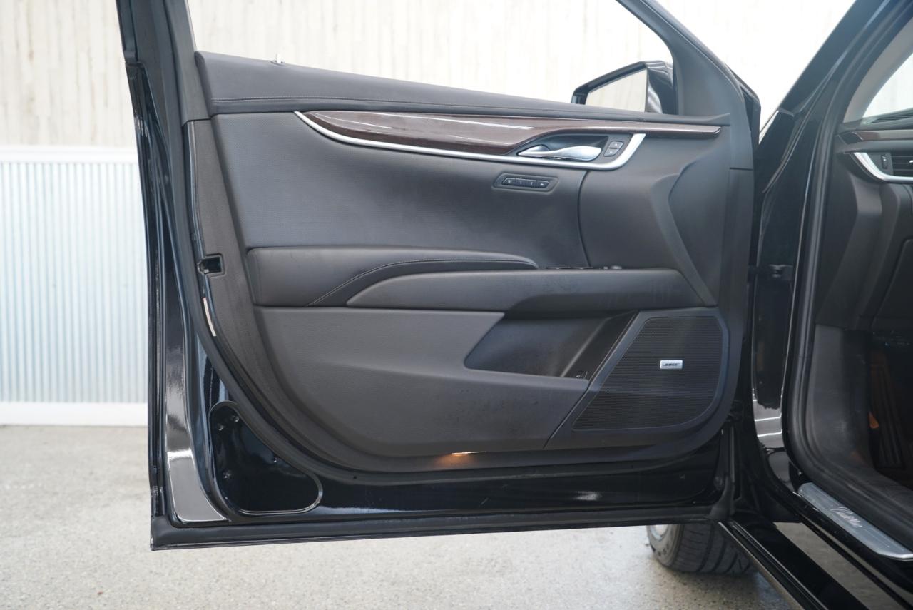 Cadillac XTS 4dr Sdn Luxury FWD 2013