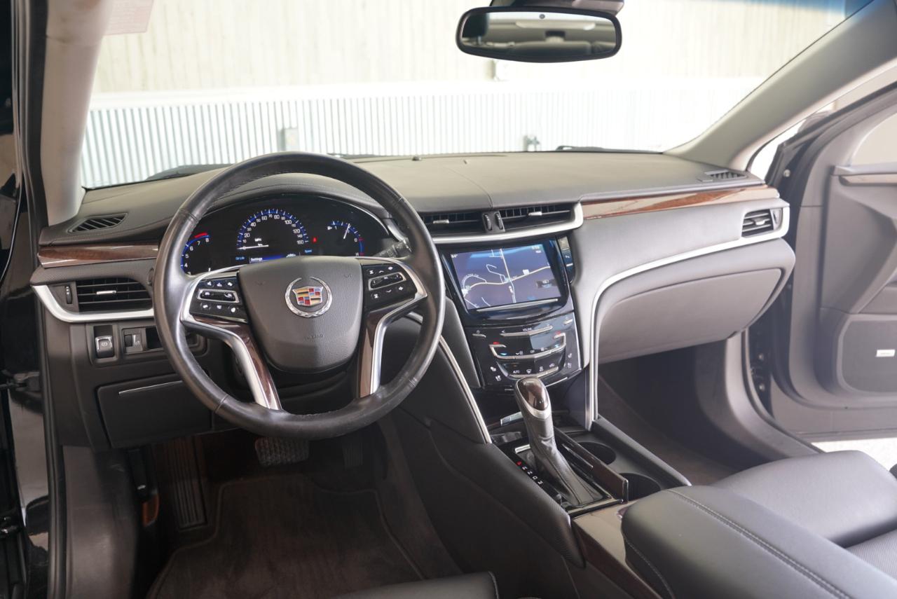 Cadillac XTS 4dr Sdn Luxury FWD 2013