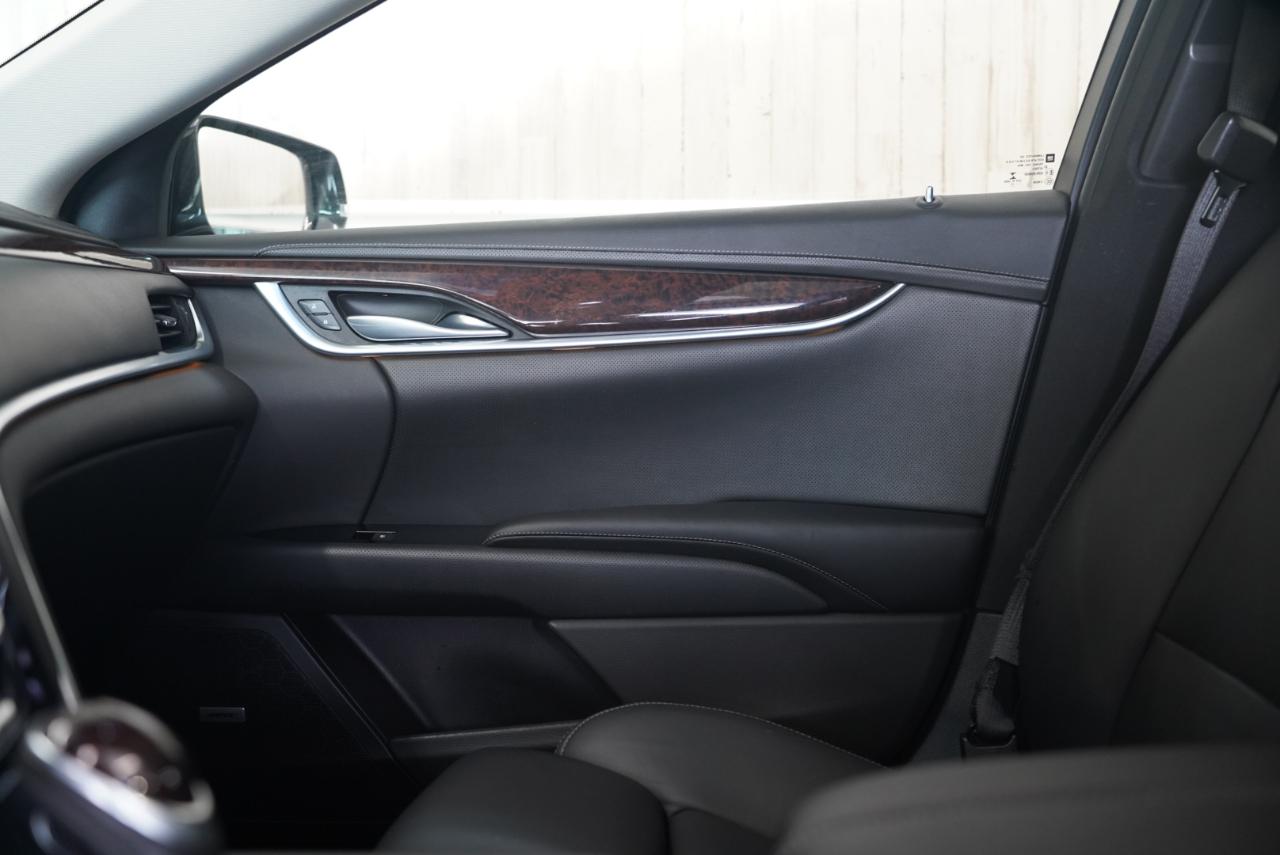 Cadillac XTS 4dr Sdn Luxury FWD 2013