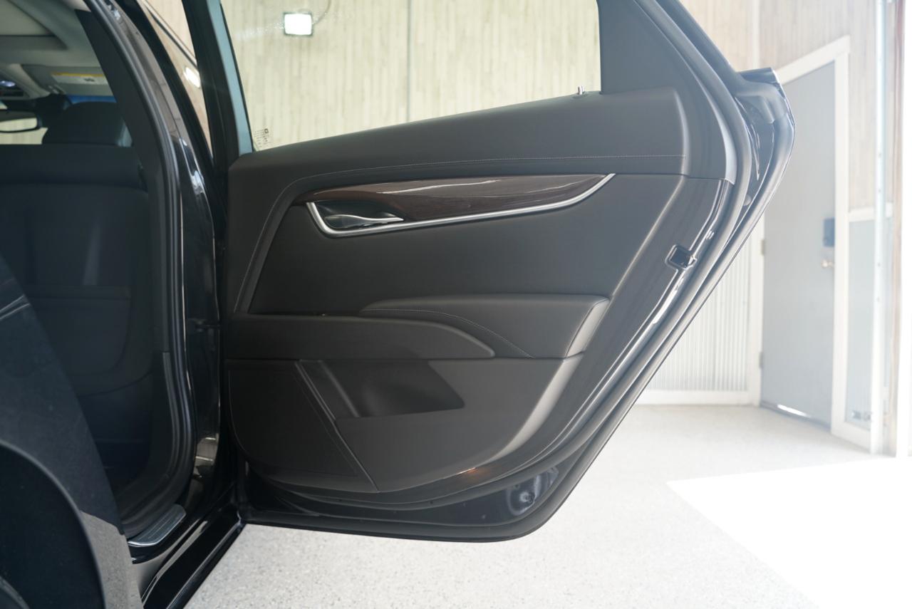 Cadillac XTS 4dr Sdn Luxury FWD 2013