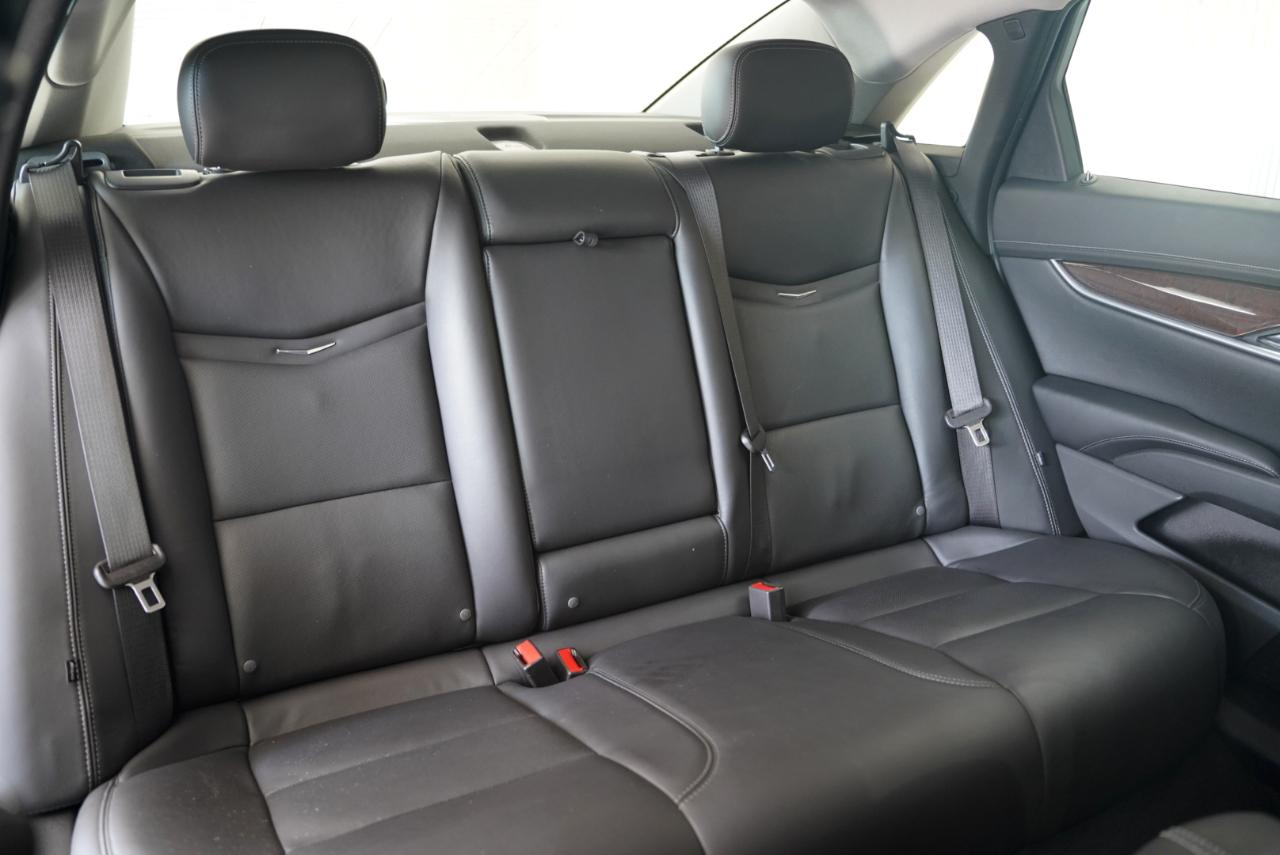 Cadillac XTS 4dr Sdn Luxury FWD 2013