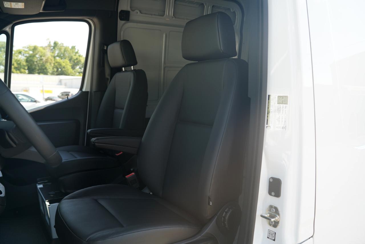 Mercedes-Benz Sprinter Cargo Van 2500 High Roof I4 Diesel 170" RWD 2025