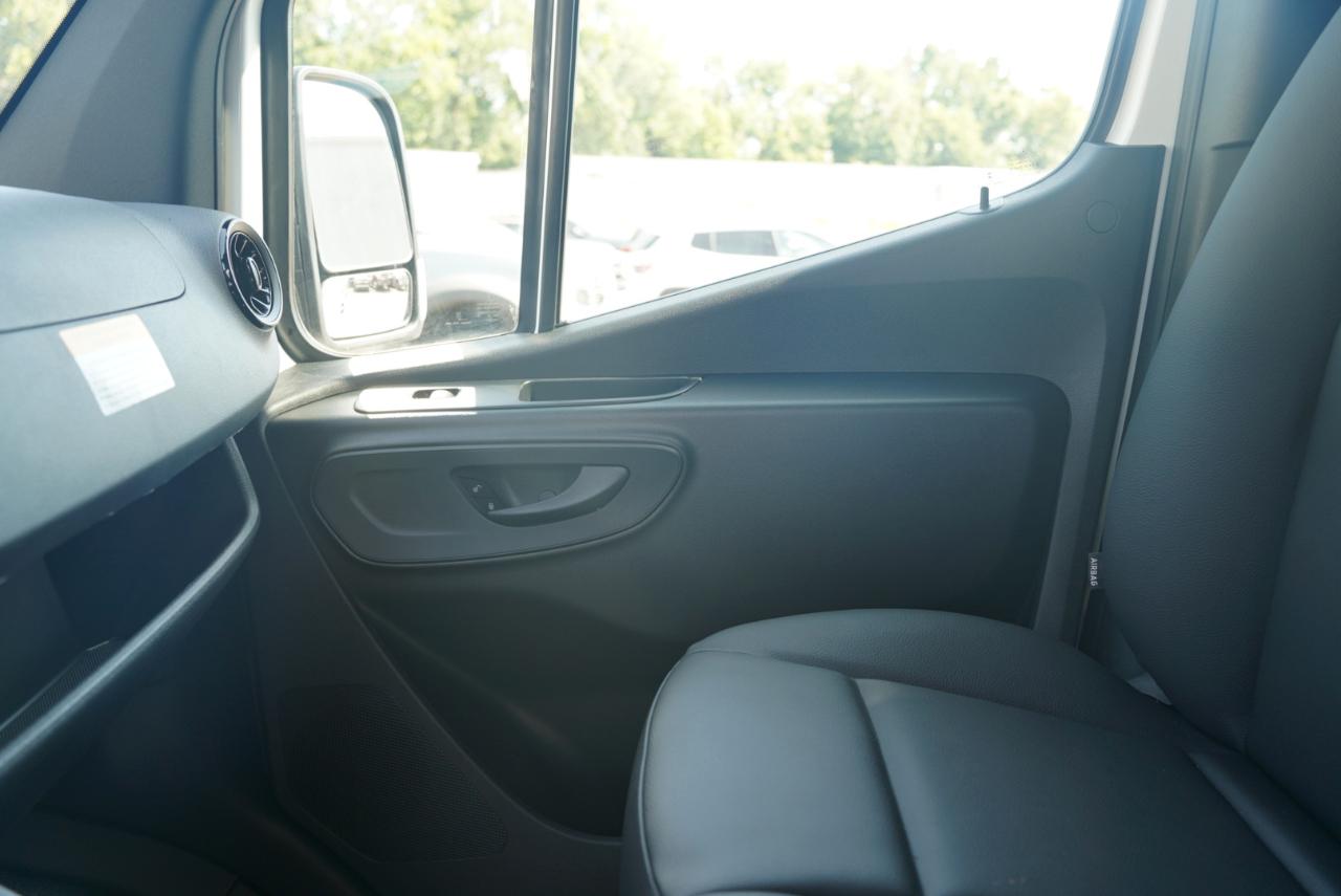 Mercedes-Benz Sprinter Cargo Van 2500 High Roof I4 Diesel 170" RWD 2025