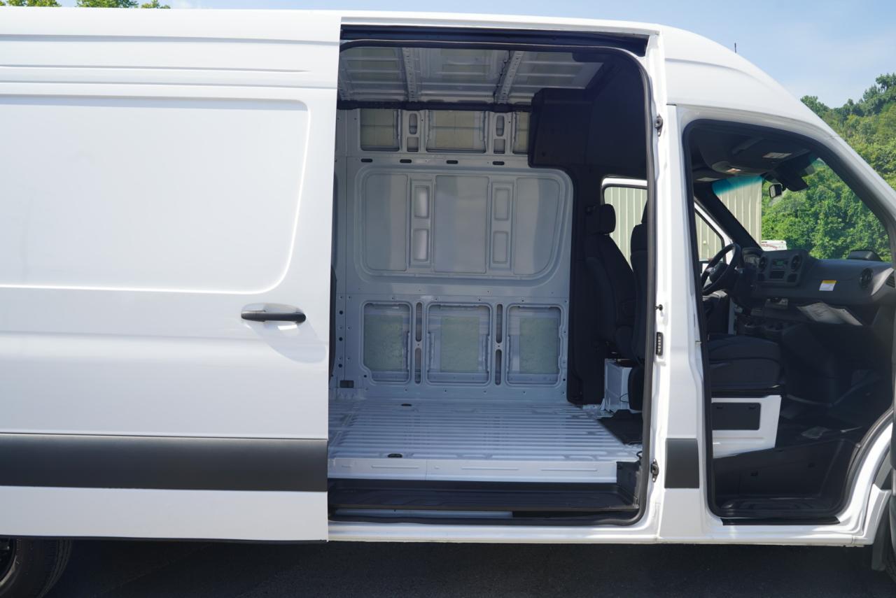 Mercedes-Benz Sprinter Cargo Van 2500 High Roof I4 Diesel 170" RWD 2025
