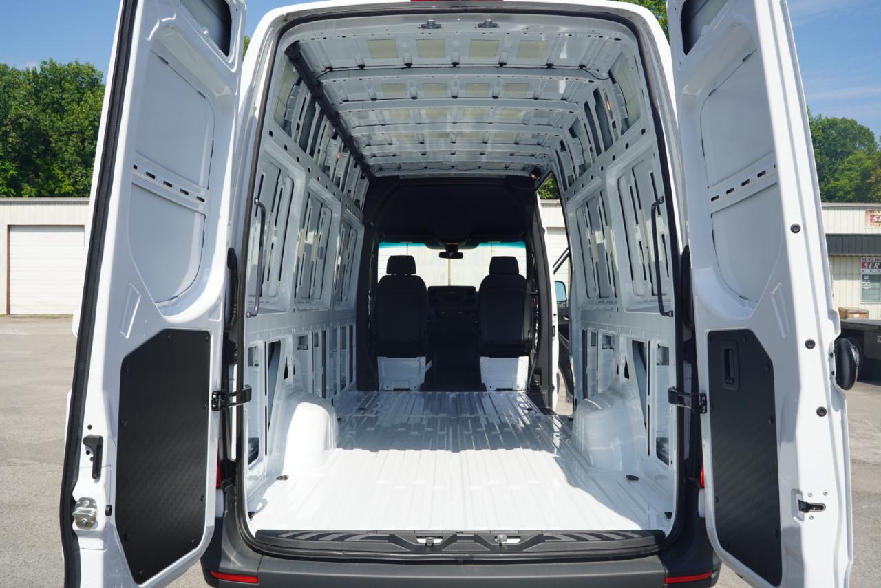 Mercedes-Benz Sprinter Cargo Van 2500 High Roof I4 Diesel 170" RWD 2025