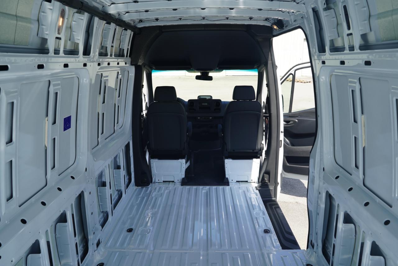 Mercedes-Benz Sprinter Cargo Van 2500 High Roof I4 Diesel 170" RWD 2025