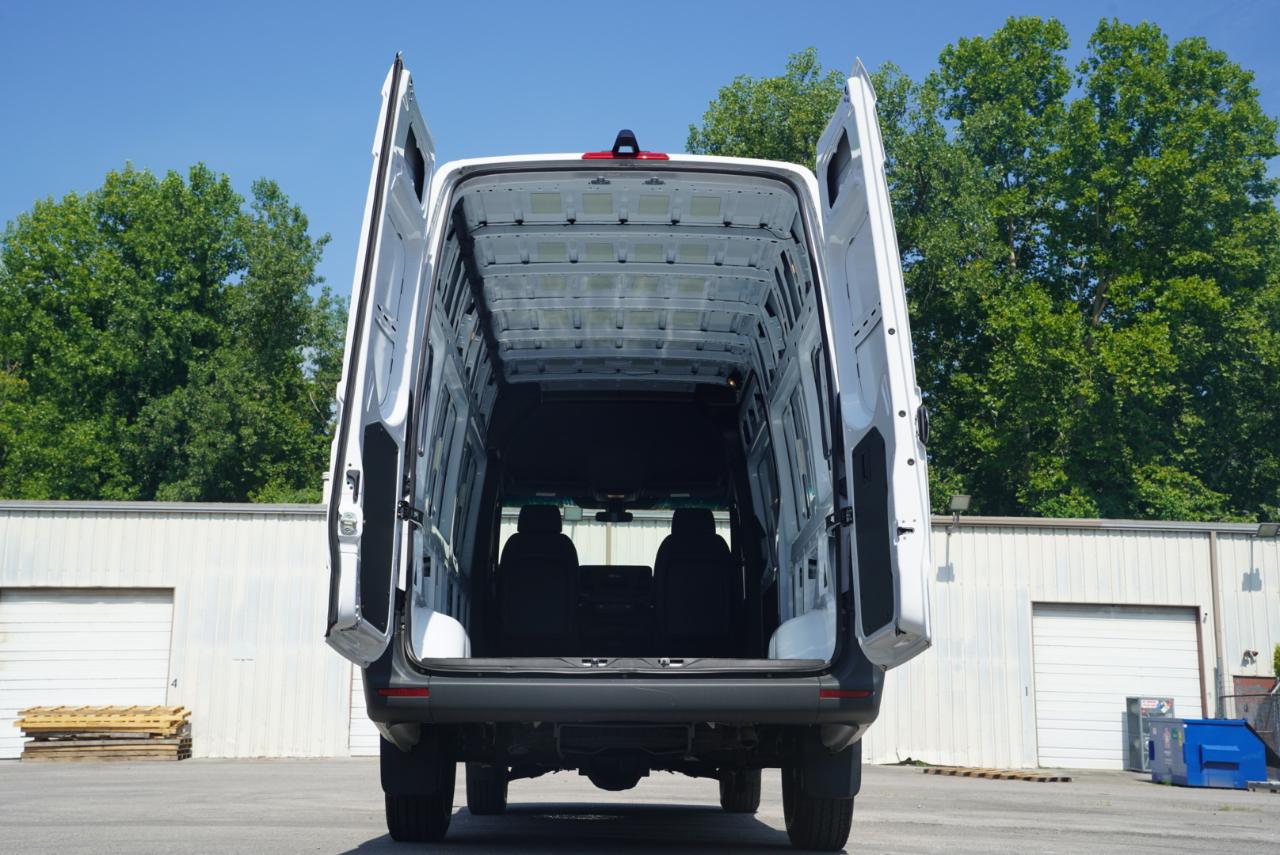 Mercedes-Benz Sprinter Cargo Van 2500 High Roof I4 Diesel 170" RWD 2025