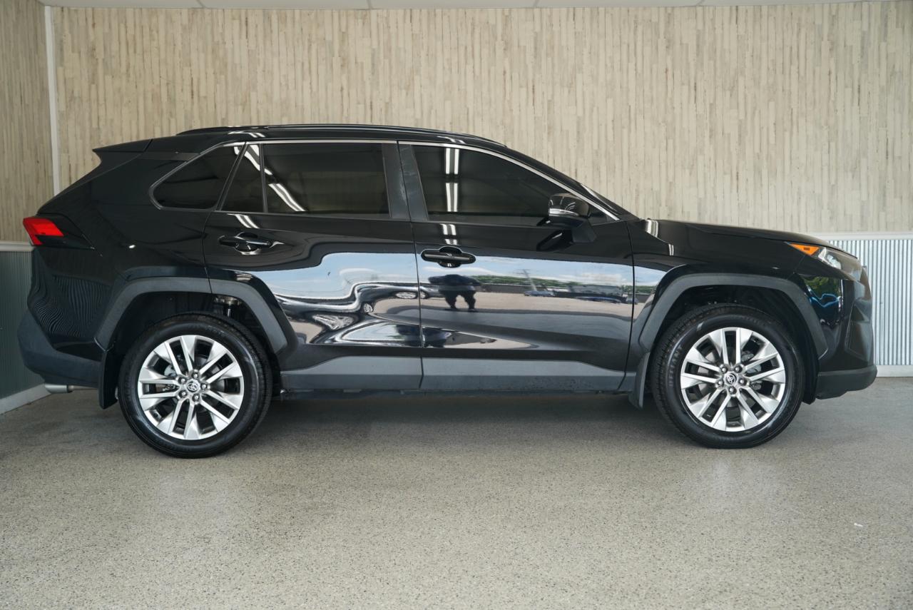 Toyota RAV4 XLE Premium AWD (Natl) 2021