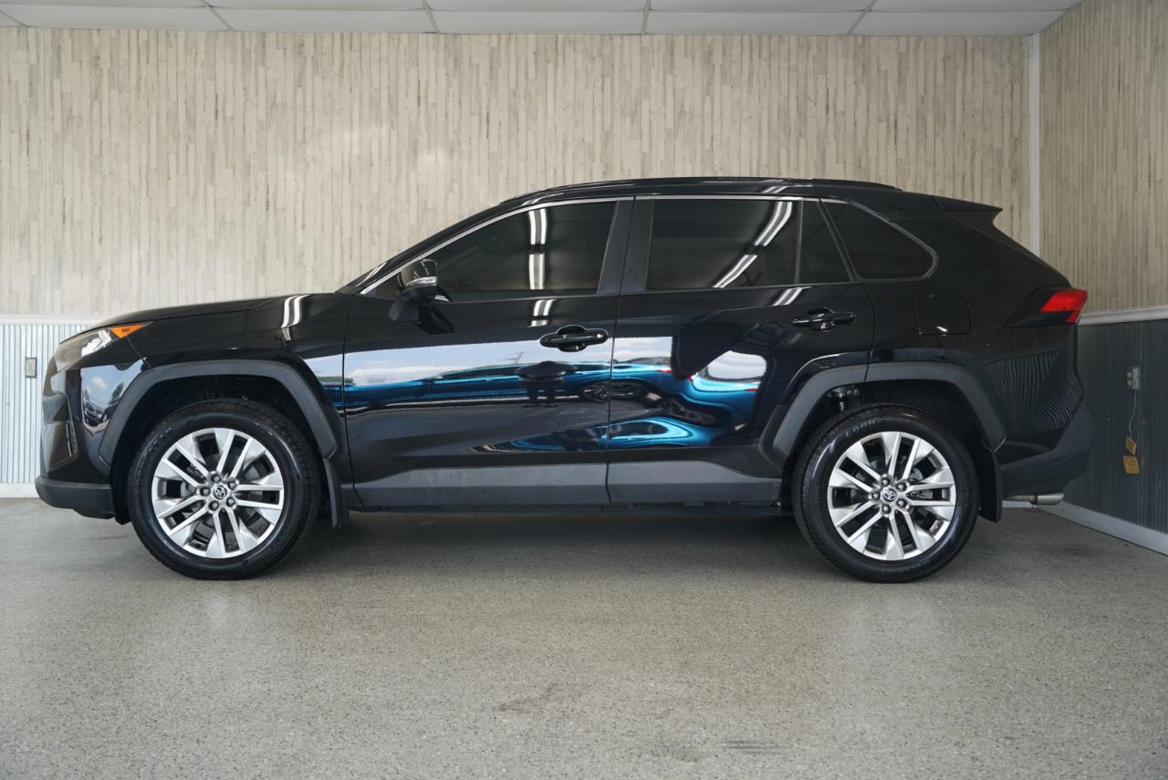 Toyota RAV4 XLE Premium AWD (Natl) 2021