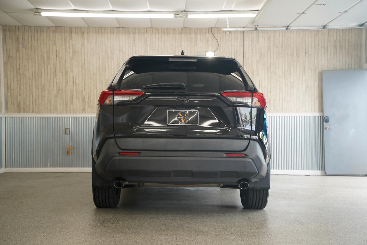 Toyota RAV4 XLE Premium AWD (Natl) 2021