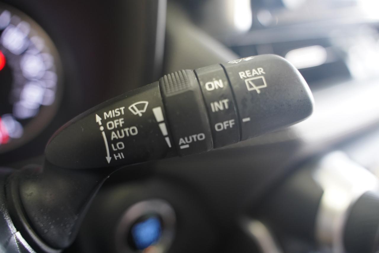 Toyota RAV4 XLE Premium AWD (Natl) 2021