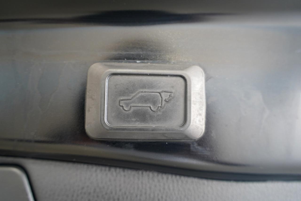 Toyota RAV4 XLE Premium AWD (Natl) 2021