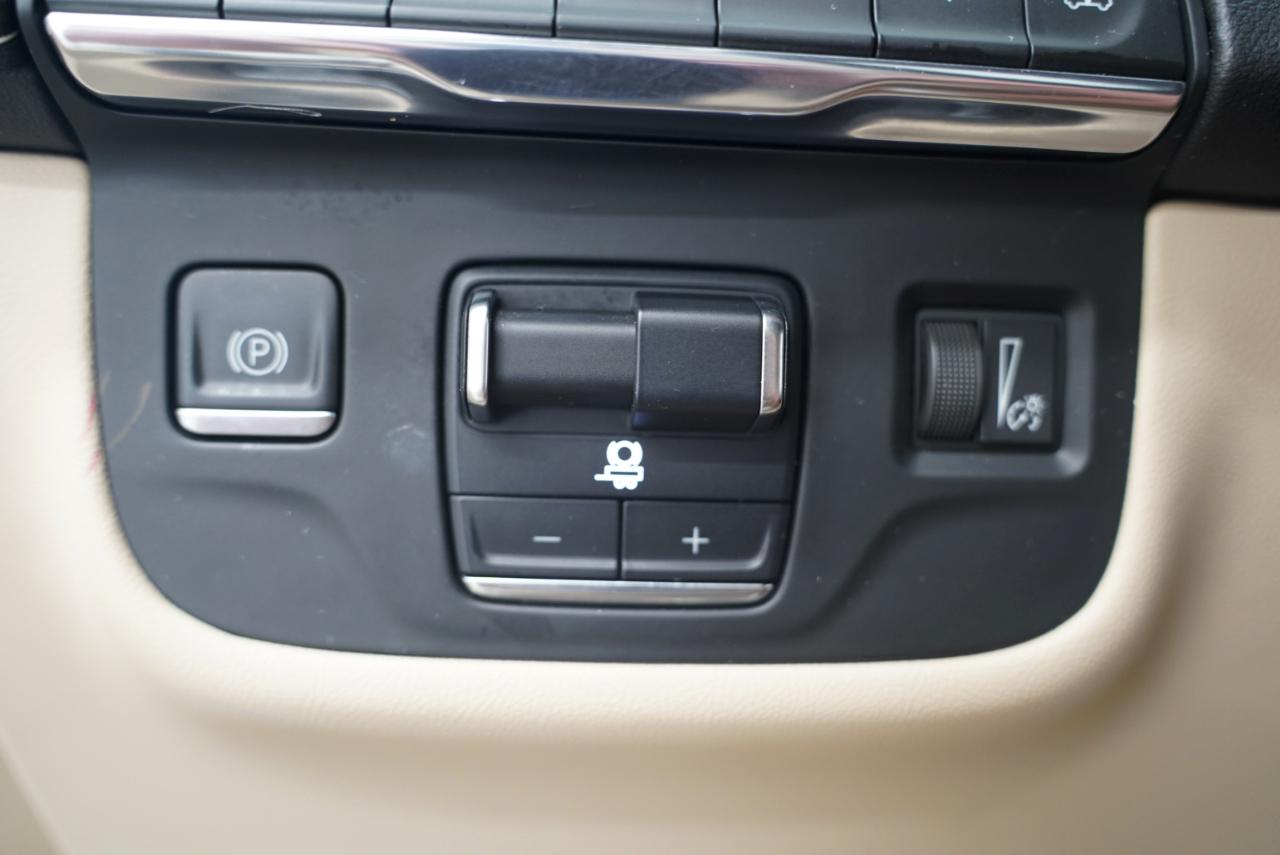 Cadillac Escalade 4WD 4dr Premium Luxury 2021