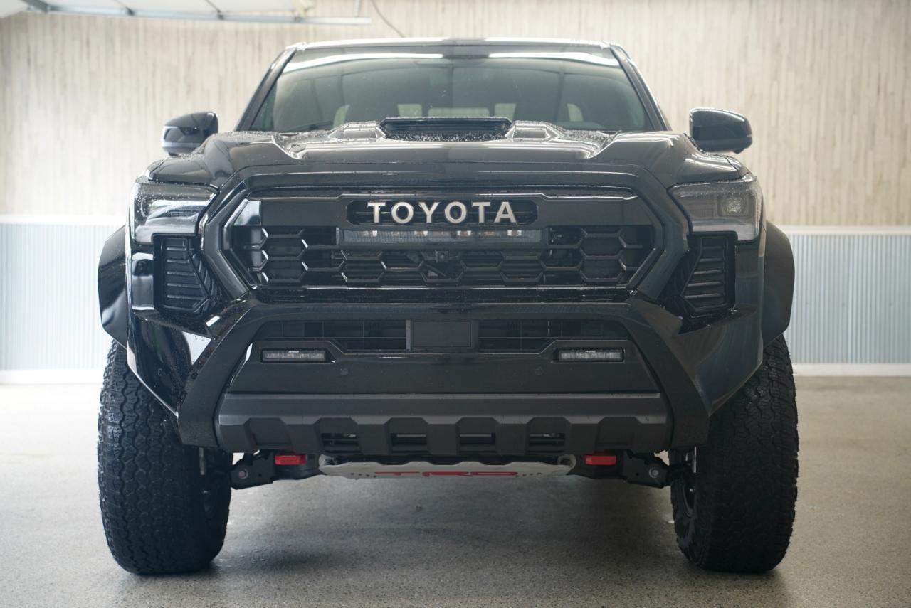 Toyota Tacoma 4WD  2025