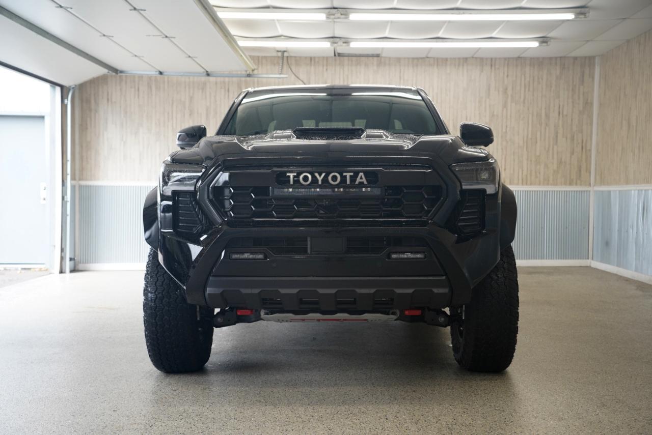 Toyota Tacoma 4WD  2025