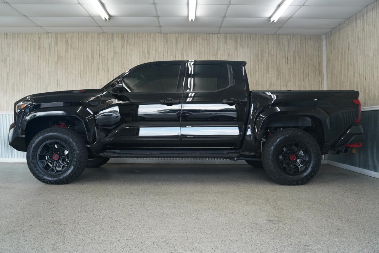 Toyota Tacoma 4WD  2025