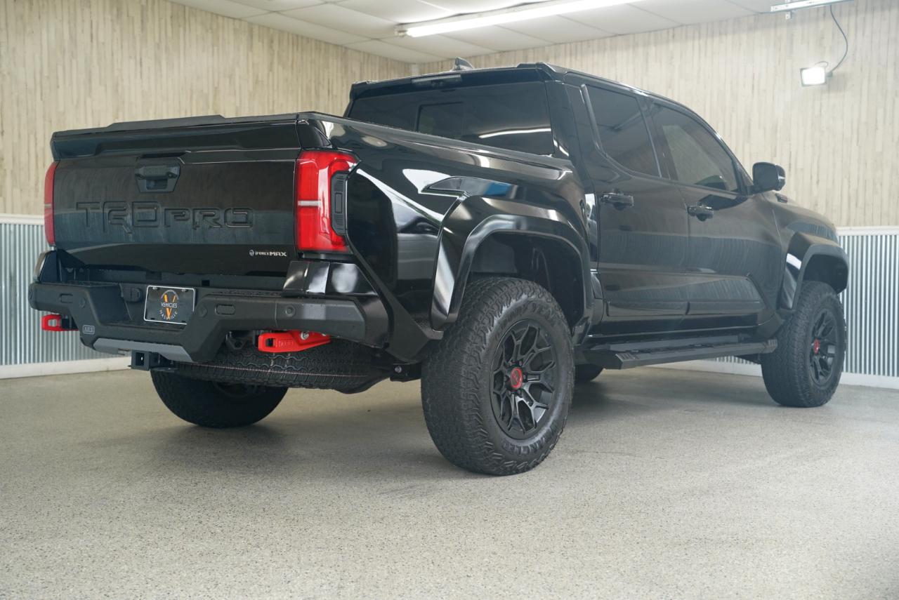 Toyota Tacoma 4WD  2025