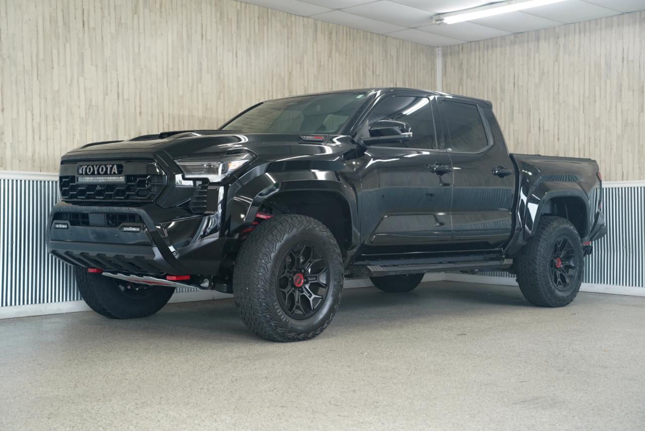 Toyota Tacoma 4WD  2025