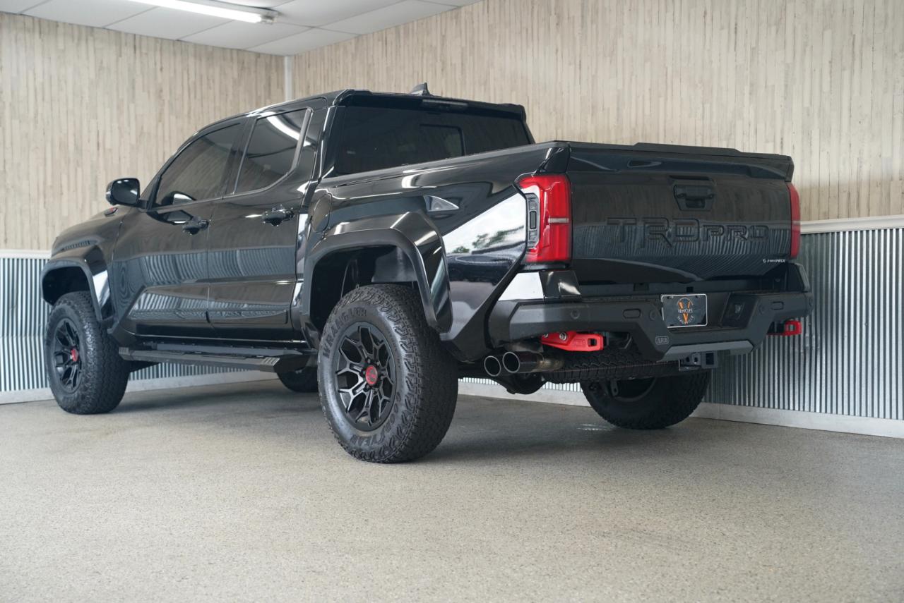 Toyota Tacoma 4WD  2025