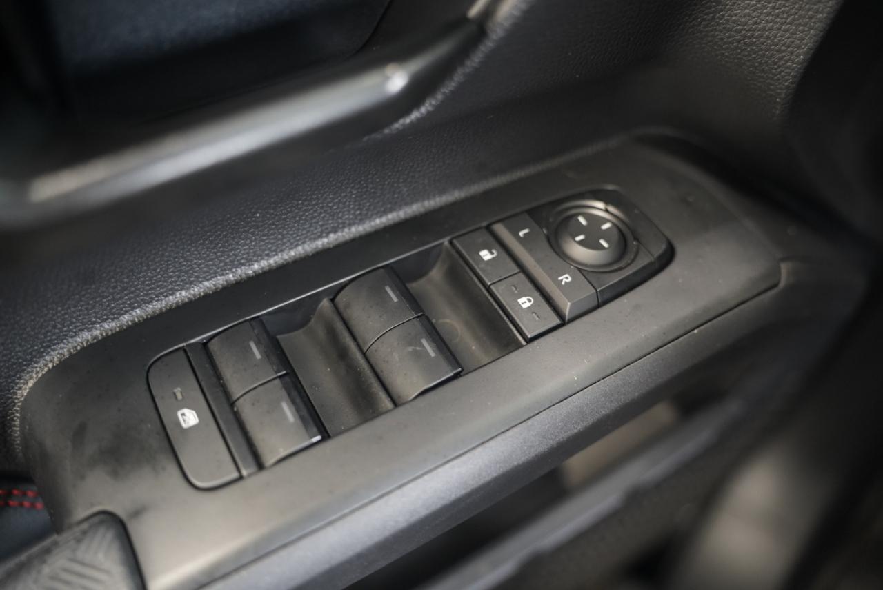 Toyota Tacoma 4WD  2025